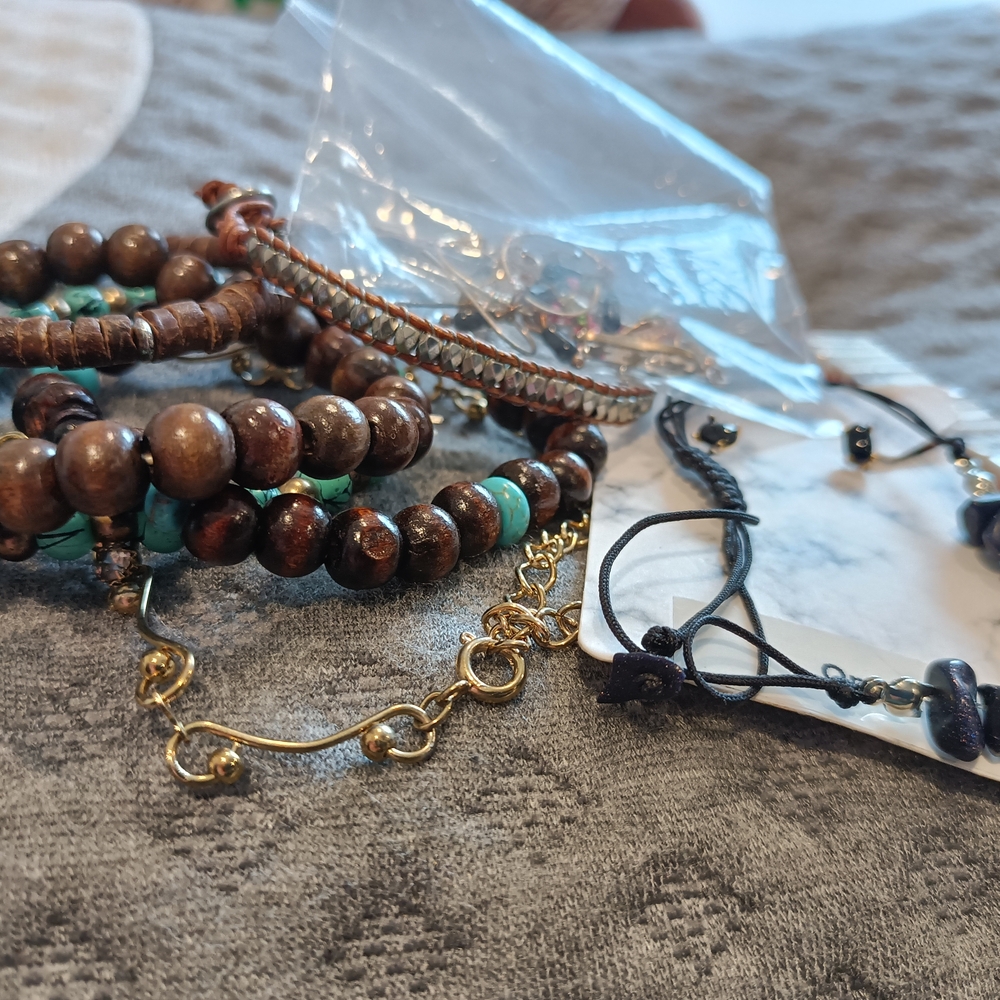 Random Lot Of Assorted Jewelry - Picture 3 of 3